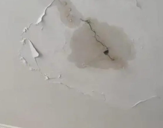 塔什库尔干塔吉克阳台漏水维修公司分享下屋面防水工程质量问题原因分析